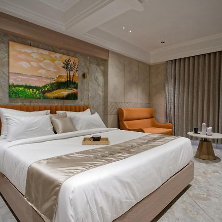 Golden Plaza Hotel Ahmadábád Kültér fotó