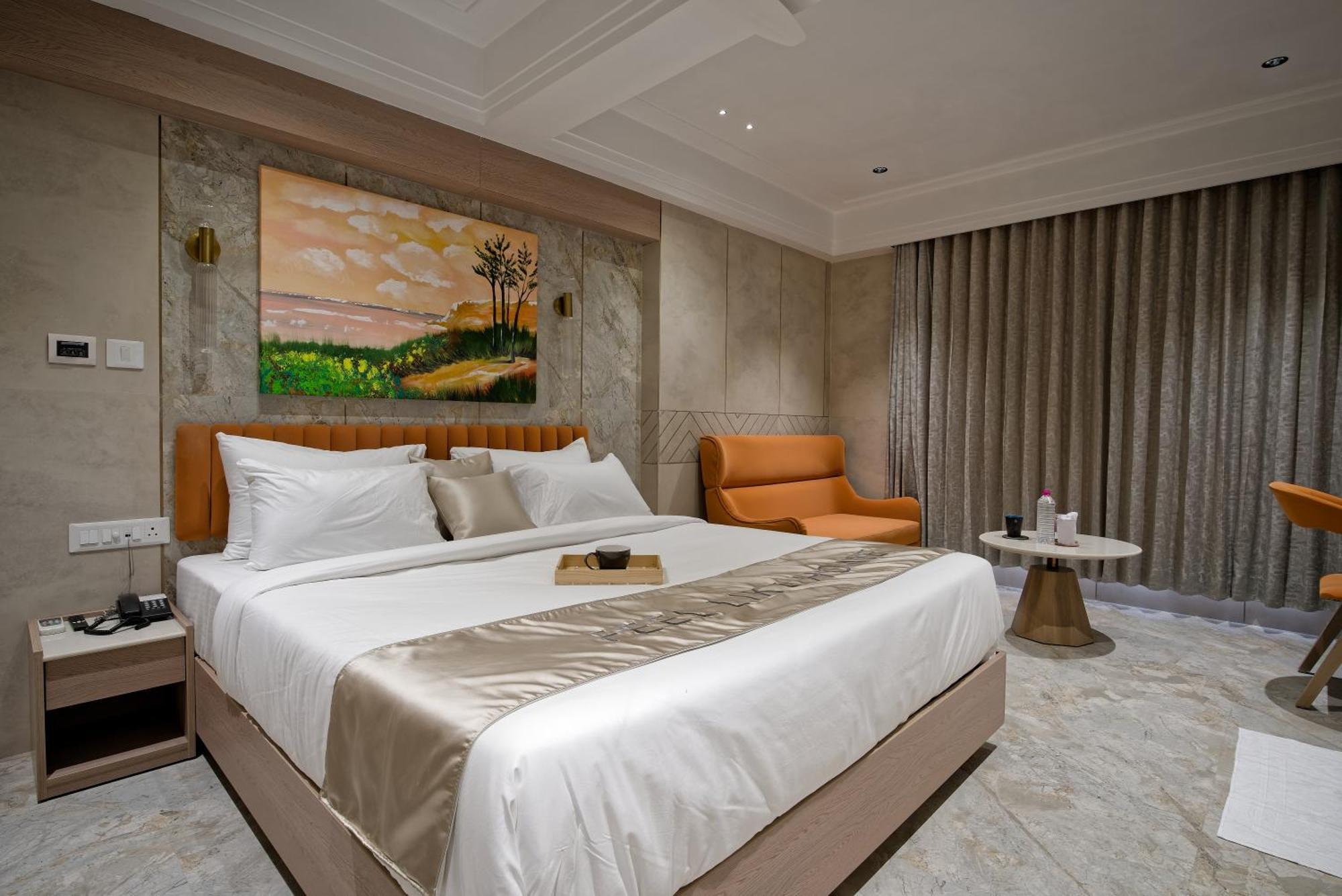 Golden Plaza Hotel Ahmadábád Kültér fotó