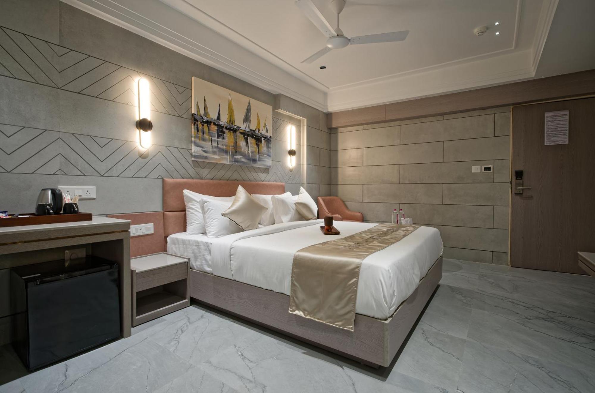 Golden Plaza Hotel Ahmadábád Kültér fotó