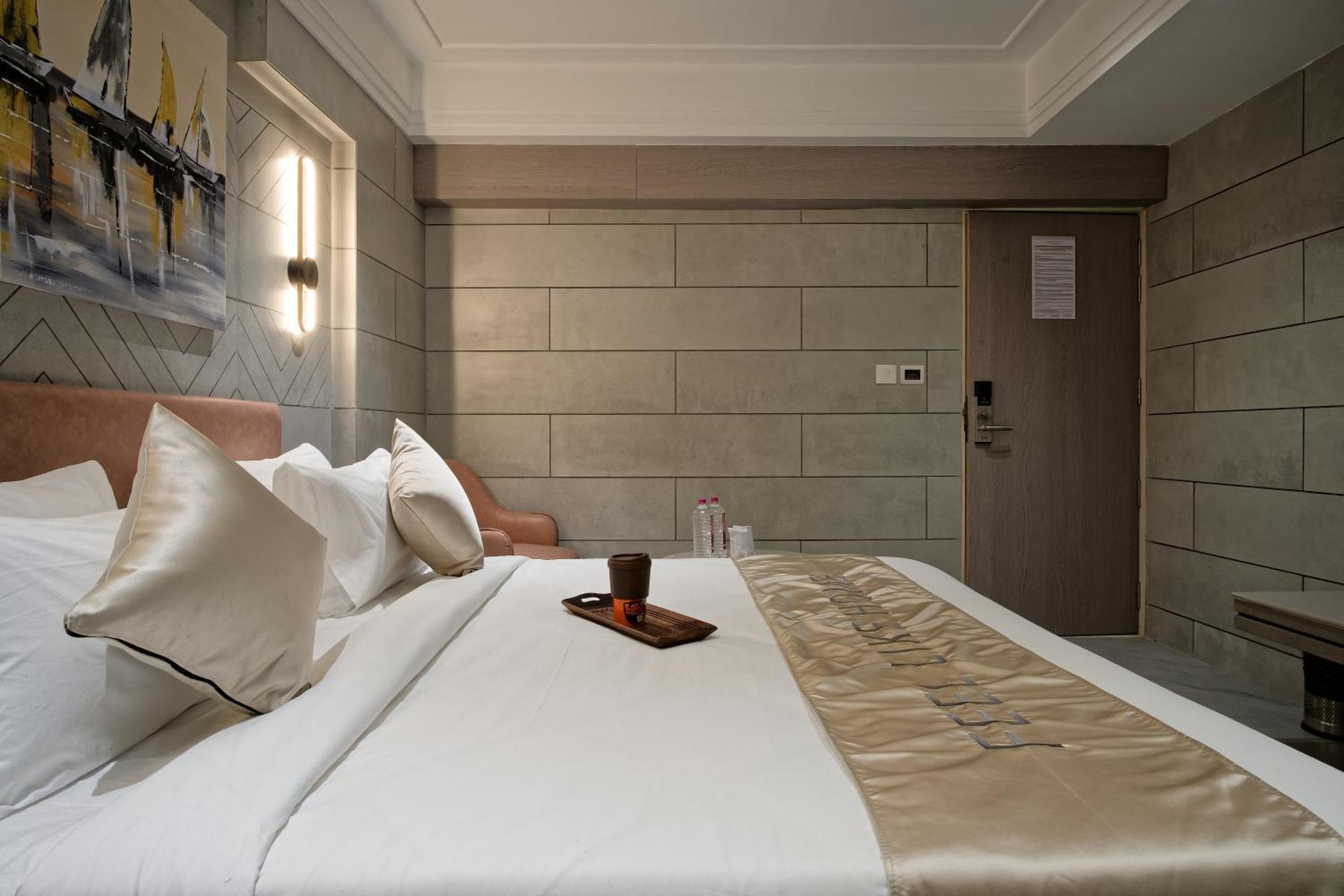 Golden Plaza Hotel Ahmadábád Kültér fotó
