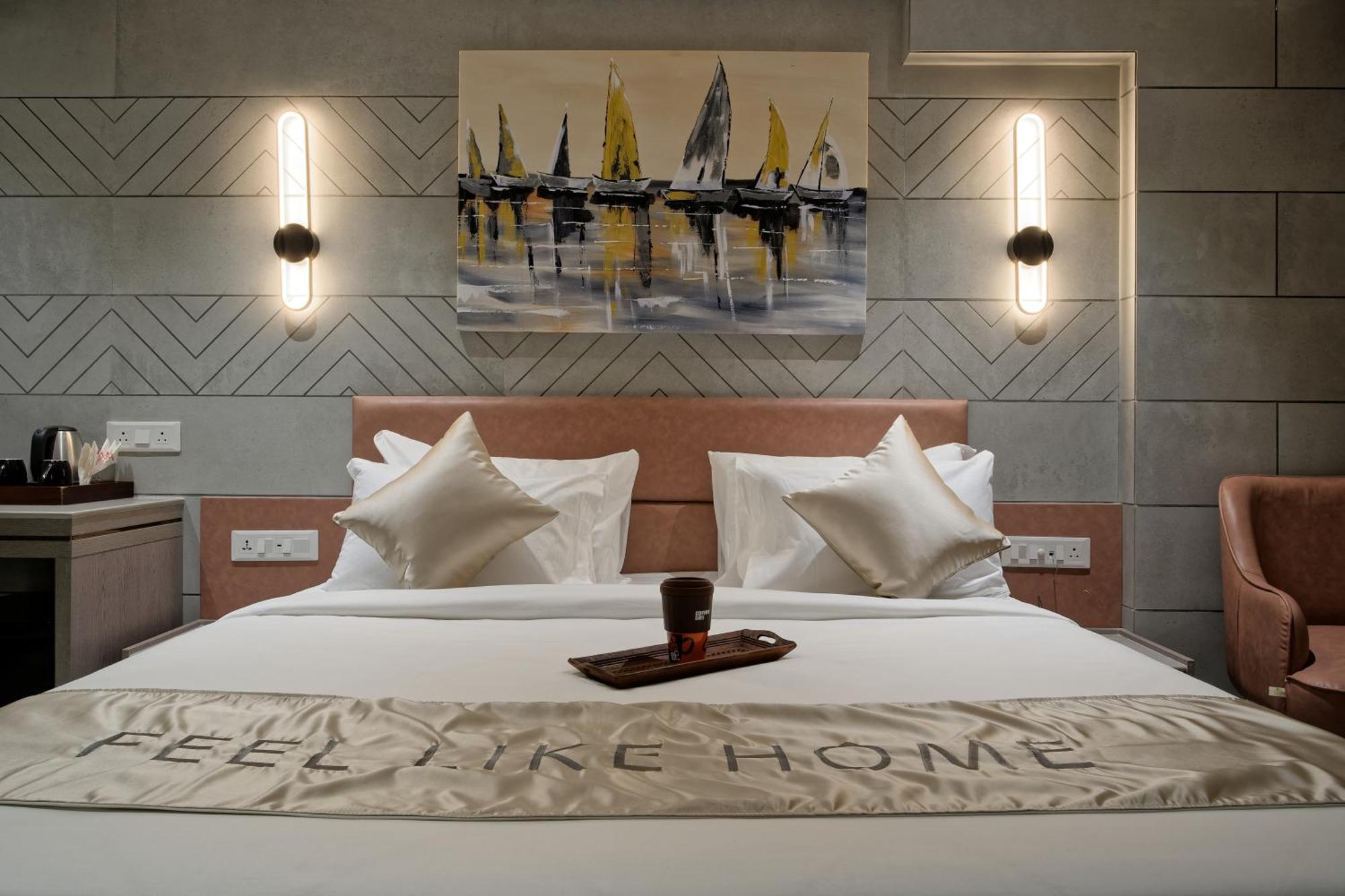 Golden Plaza Hotel Ahmadábád Kültér fotó