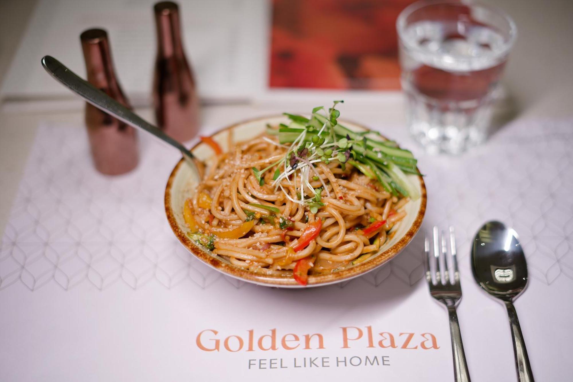 Golden Plaza Hotel Ahmadábád Kültér fotó