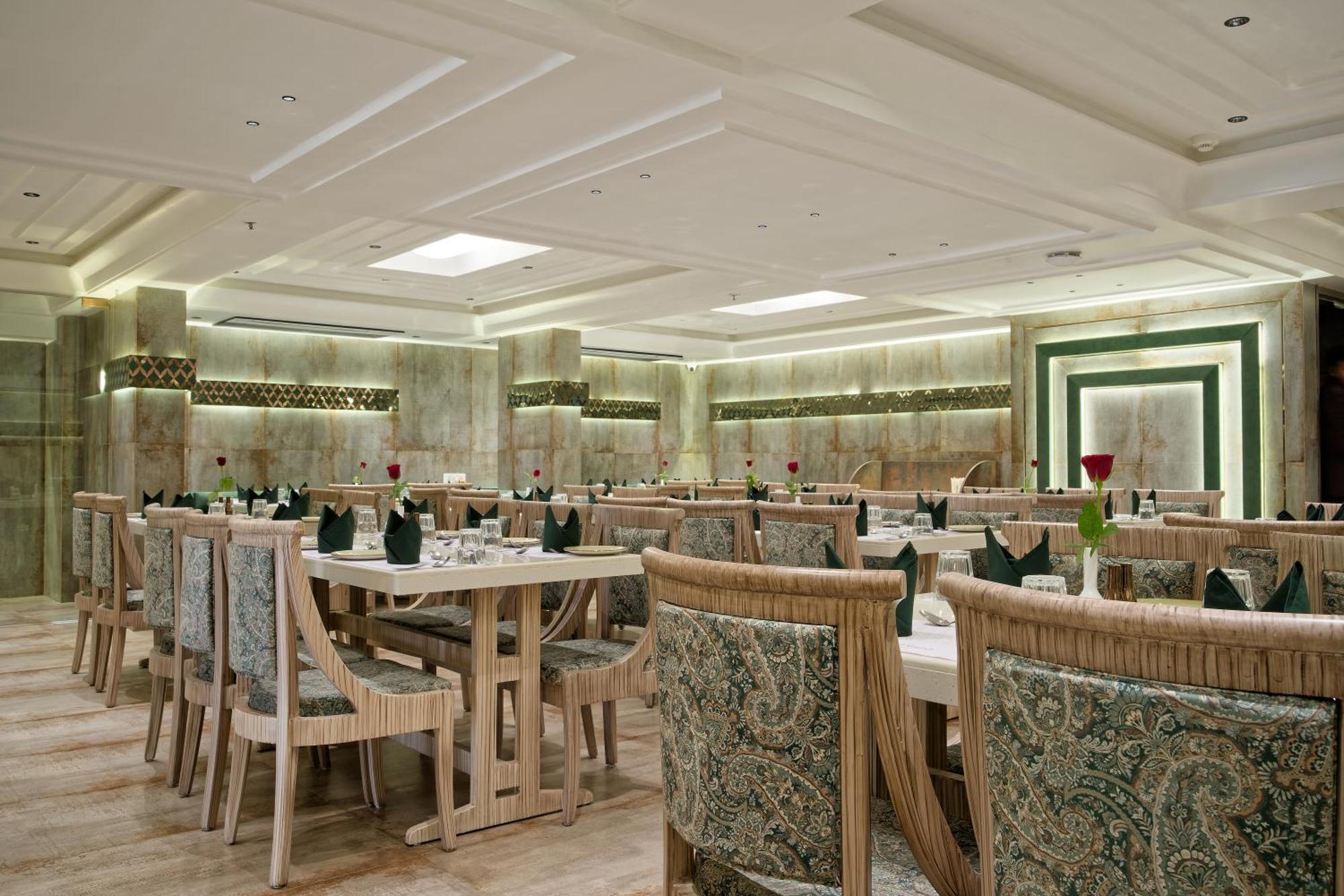 Golden Plaza Hotel Ahmadábád Kültér fotó