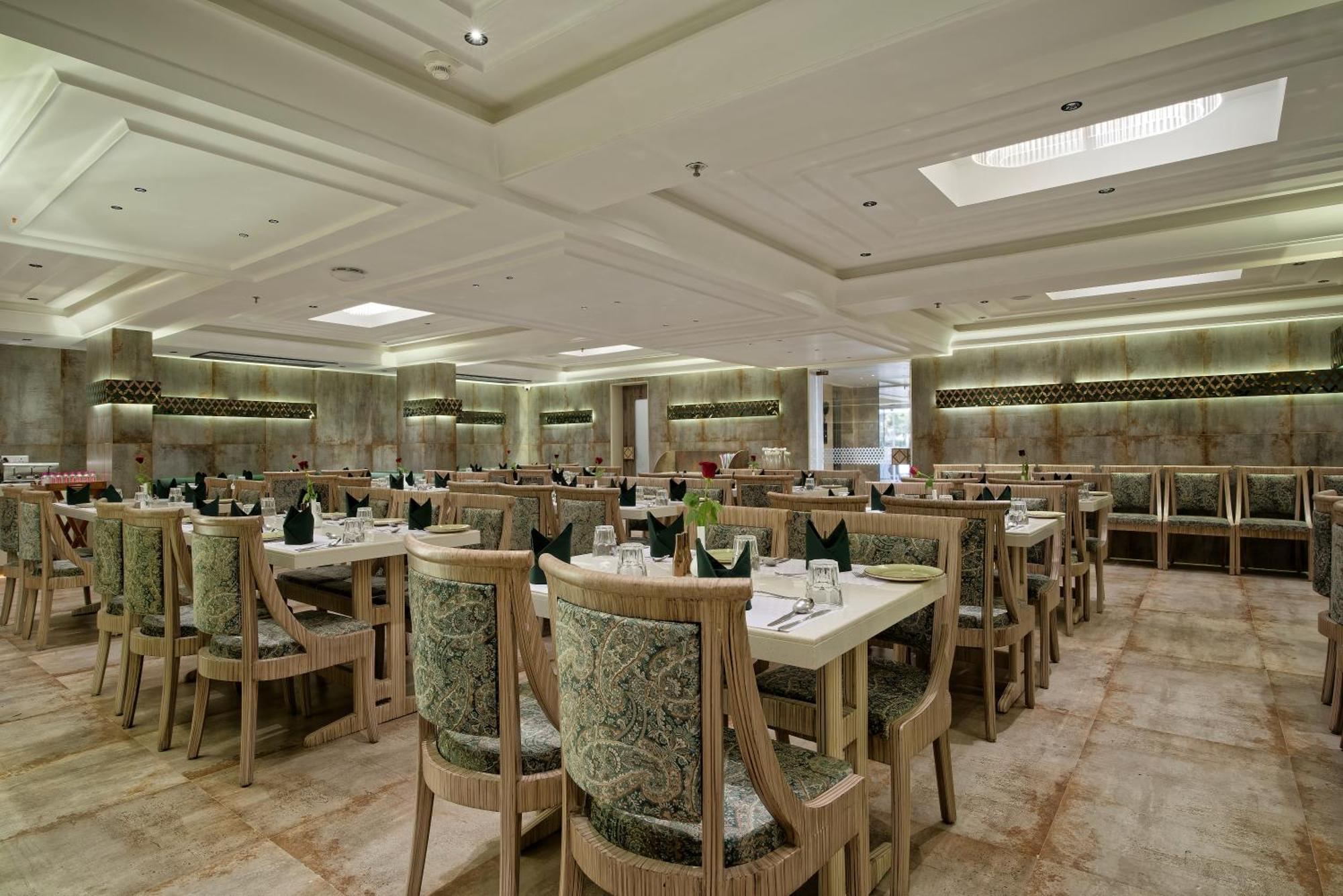 Golden Plaza Hotel Ahmadábád Kültér fotó