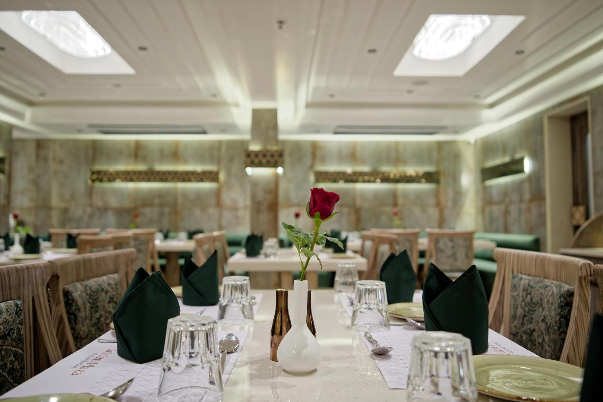 Golden Plaza Hotel Ahmadábád Kültér fotó