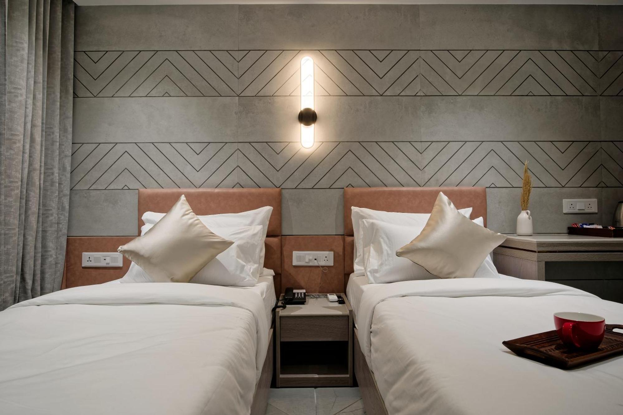 Golden Plaza Hotel Ahmadábád Kültér fotó