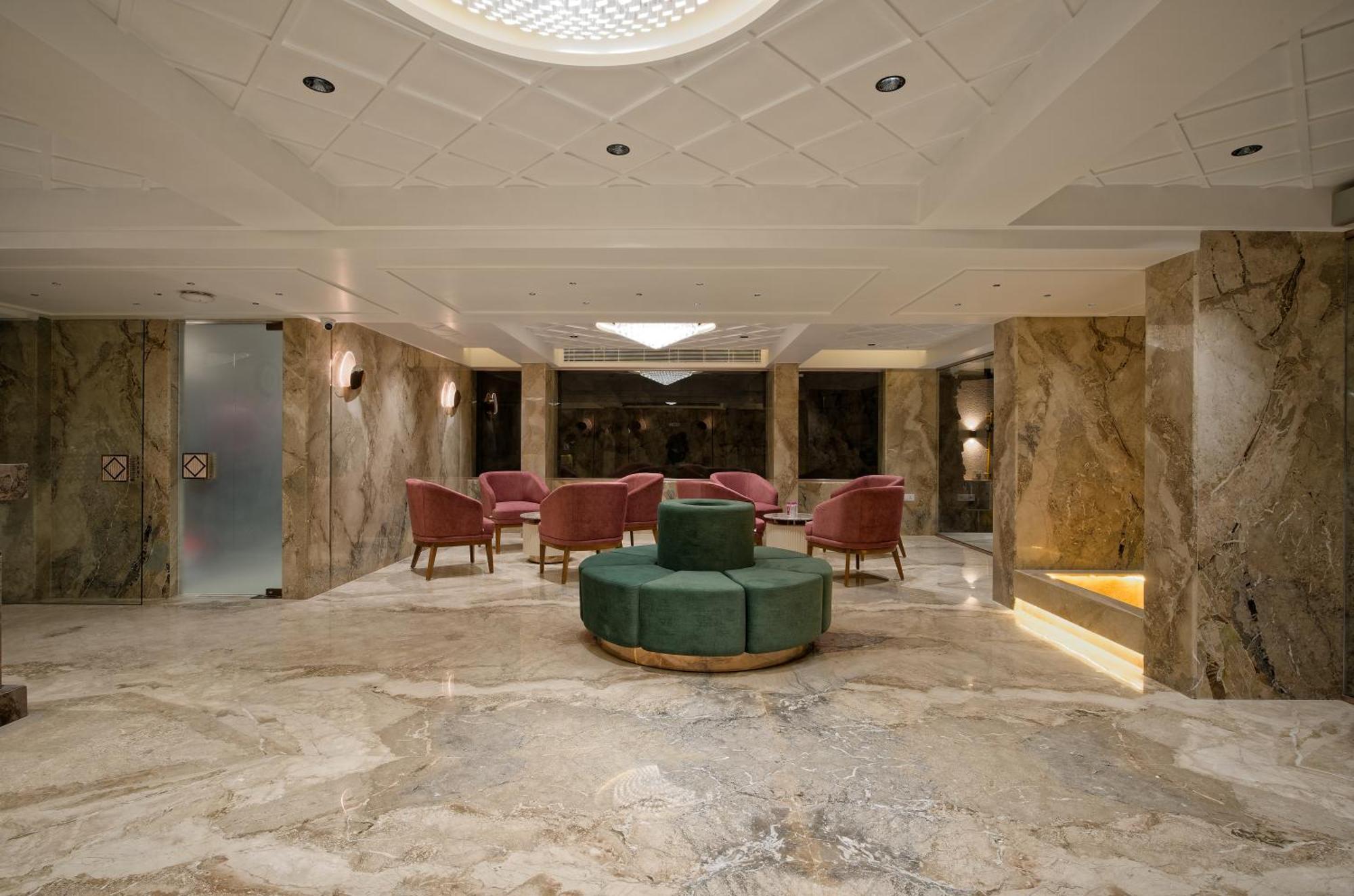 Golden Plaza Hotel Ahmadábád Kültér fotó