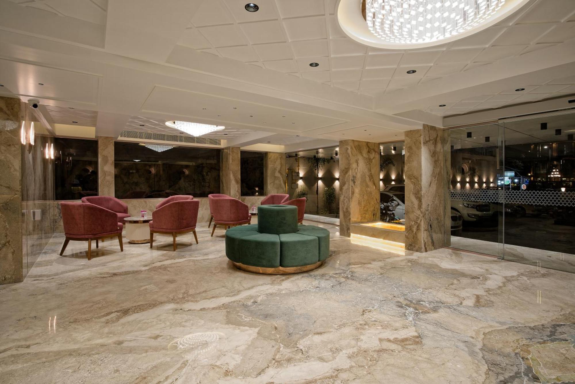 Golden Plaza Hotel Ahmadábád Kültér fotó